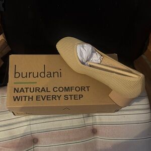 Burudani beige knit square toe block heel pump size 8 NIB